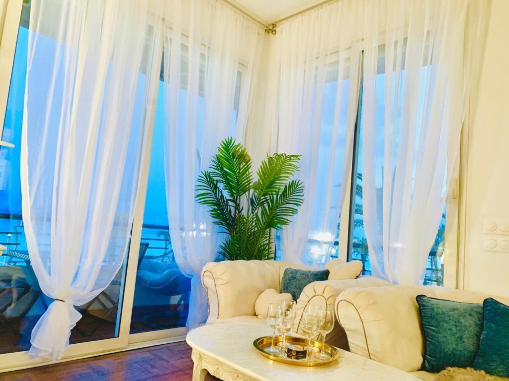 Endless Stunning Mediterranean Sea Views Promenade Des Anglais Nice Exterior photo